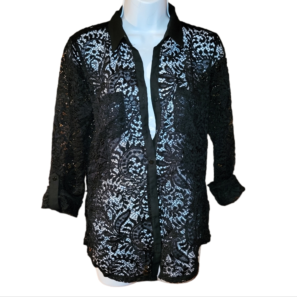 Maurices Ladies Black button down lace top Size M Excellent Condition